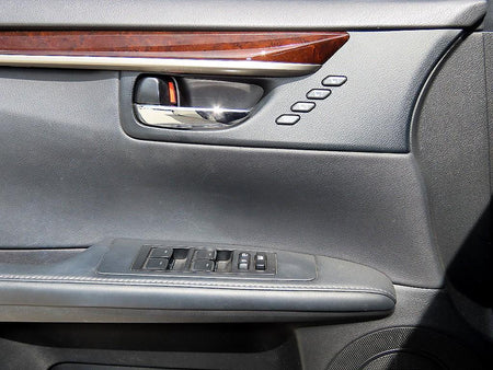 Lexus ES — photo 11