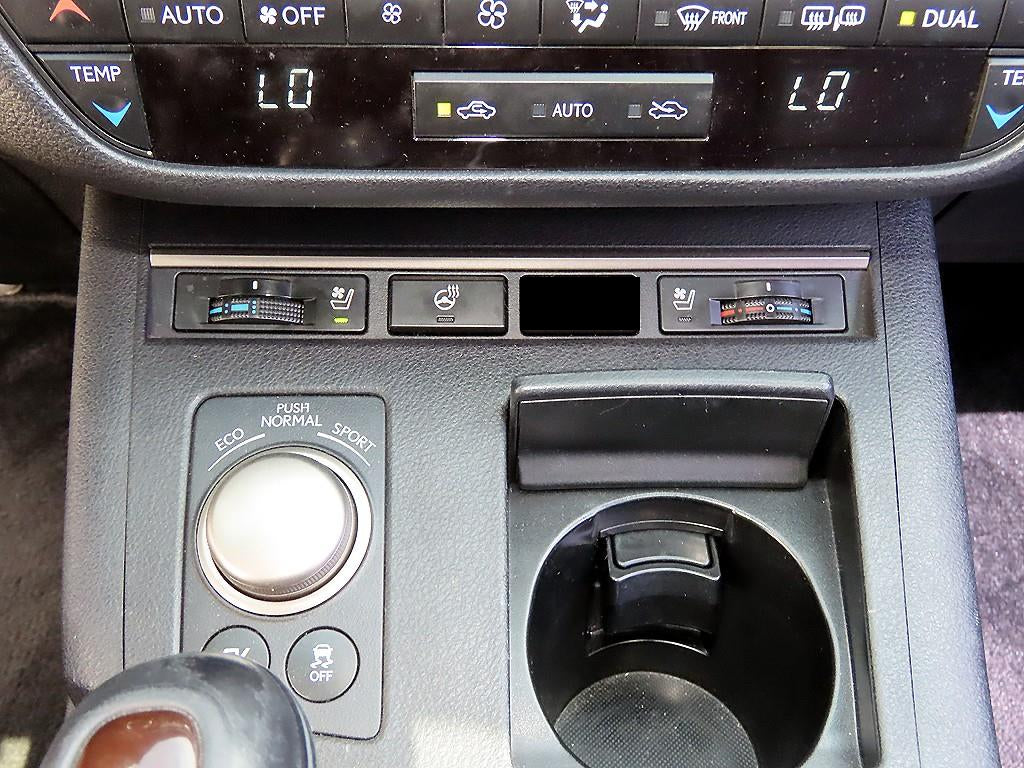 Lexus ES — photo 15
