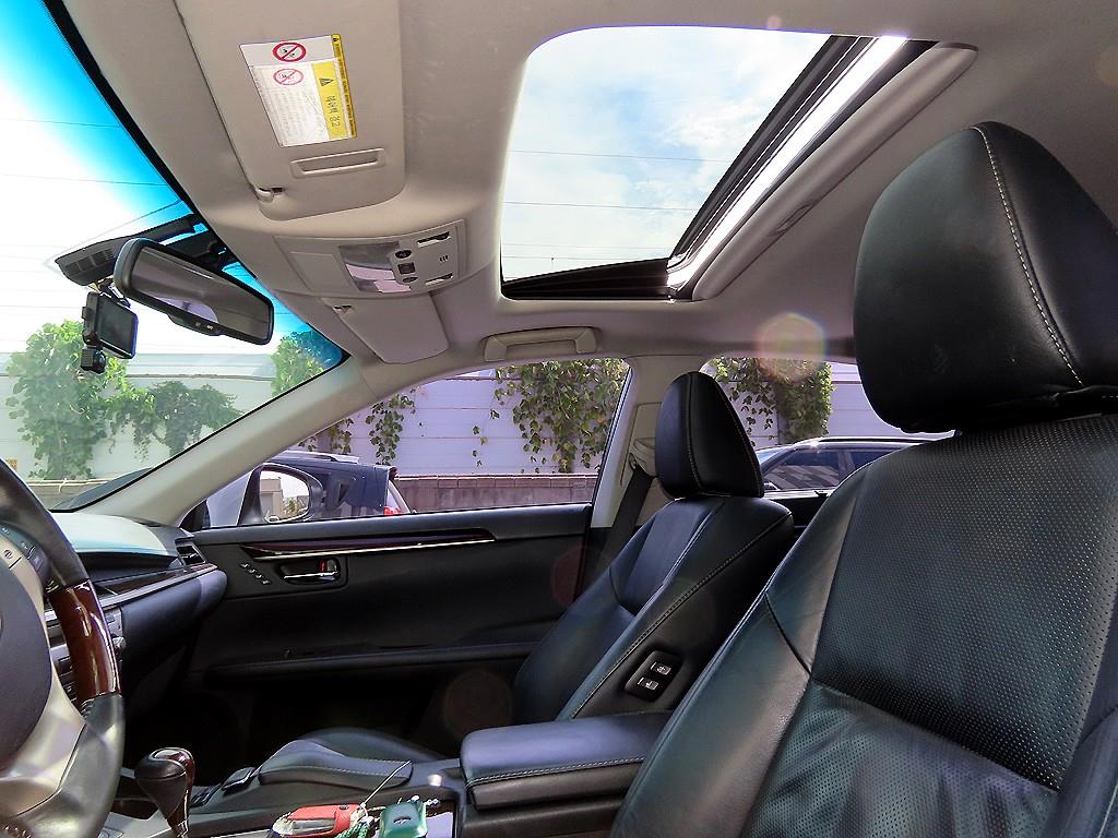 Lexus ES — photo 18