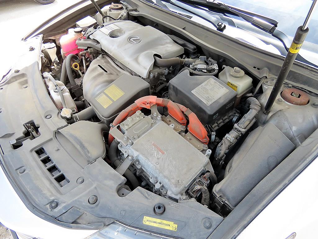 Lexus ES — photo 19