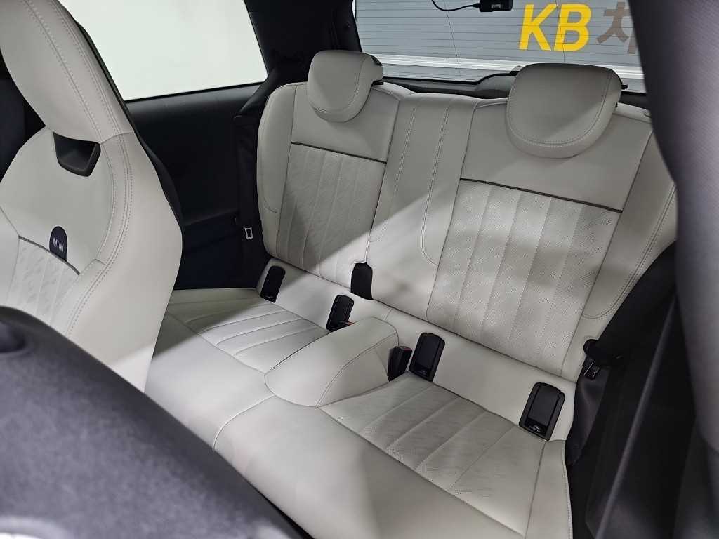 Mini Cooper — photo 11