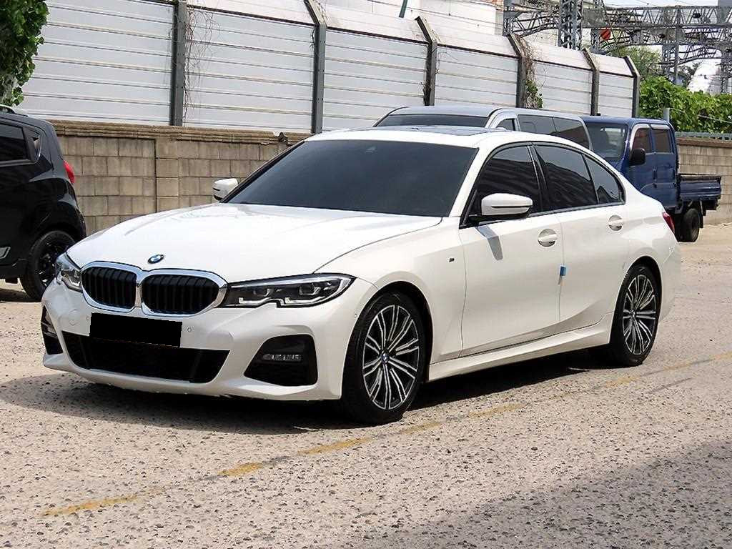 BMW 3-Series — photo 02