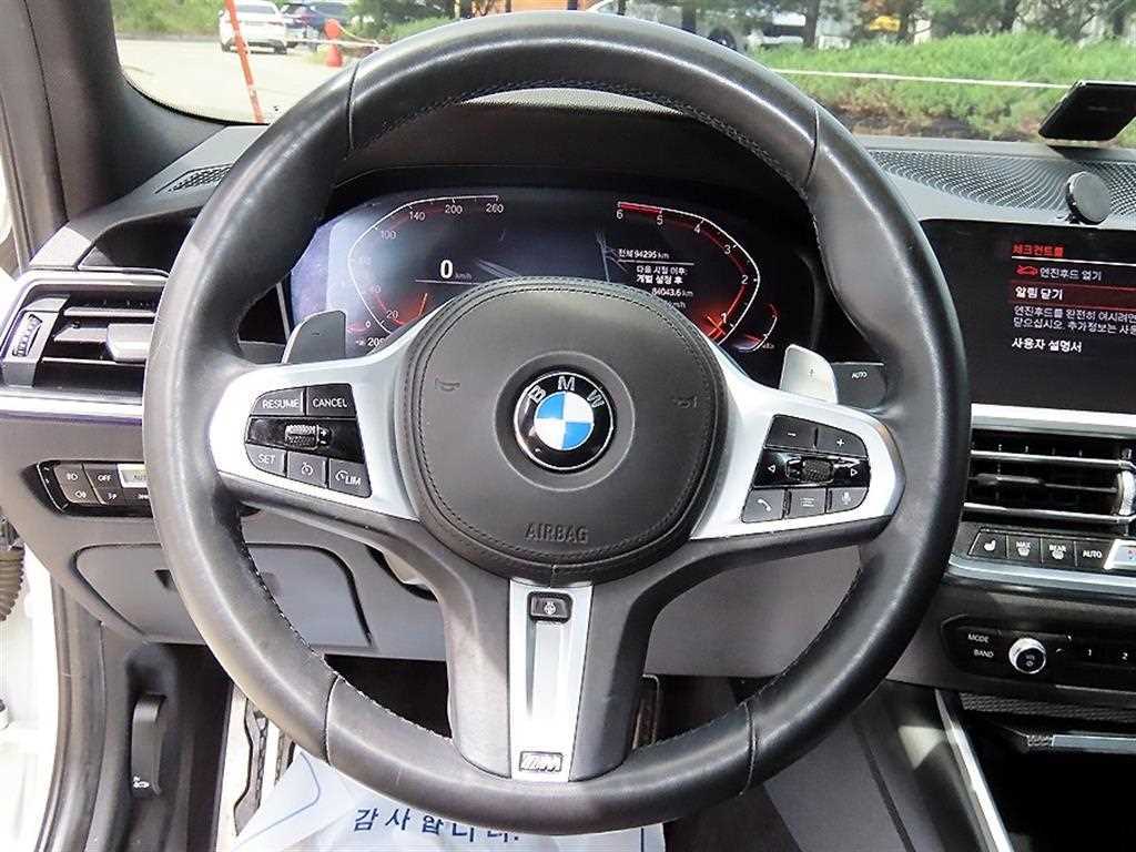 BMW 3-Series — photo 08