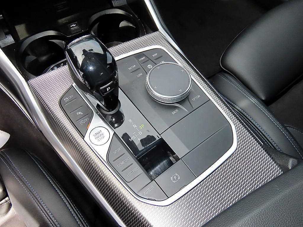 BMW 3-Series — photo 12