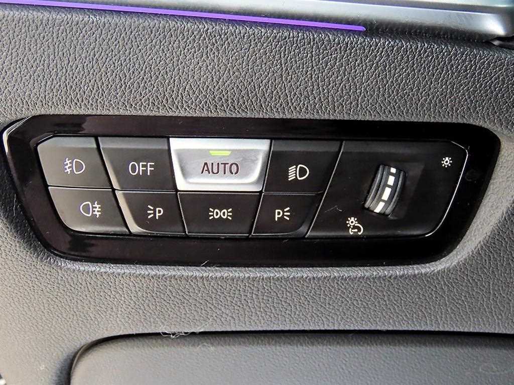 BMW 3-Series — photo 14