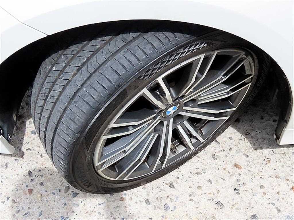 BMW 3-Series — photo 20
