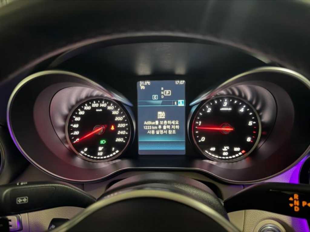 Mercedes-Benz C-Class — photo 09