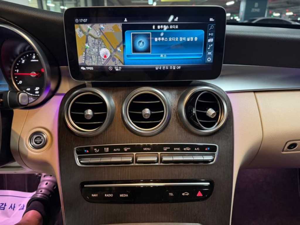 Mercedes-Benz C-Class — photo 10