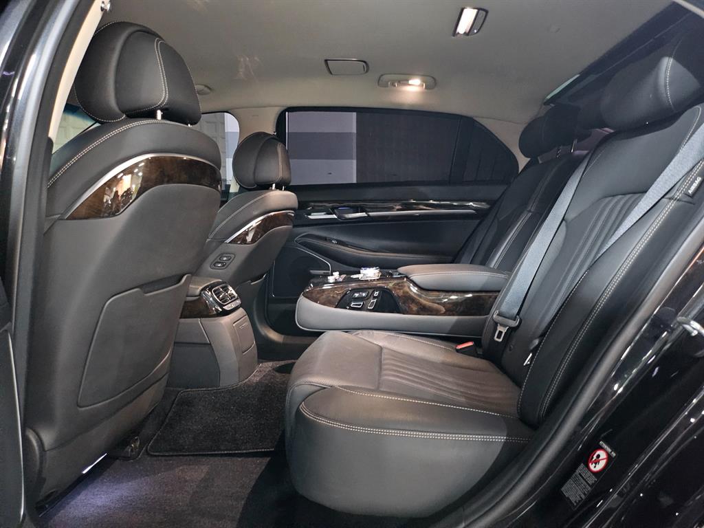 Genesis G90 — photo 07
