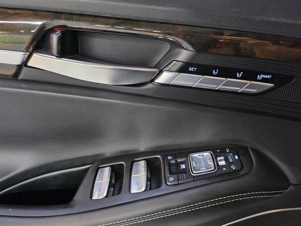 Genesis G90 — photo 16