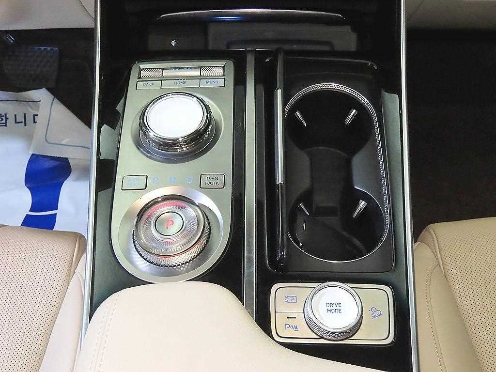 Genesis GV80 — photo 12