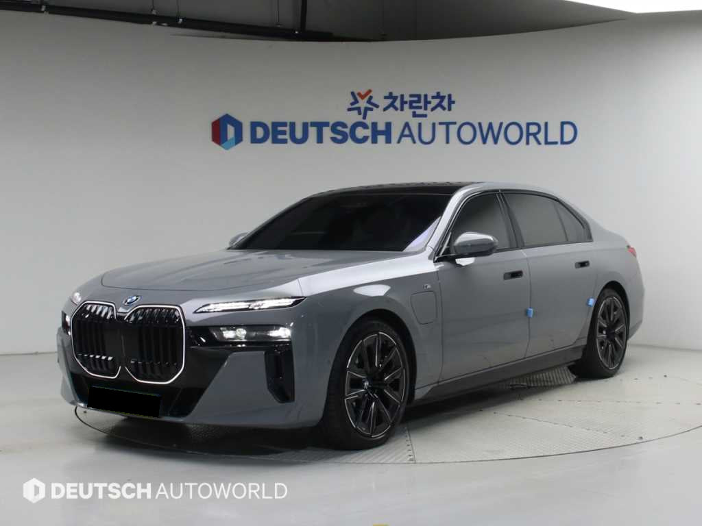 BMW 7-Series — photo 01