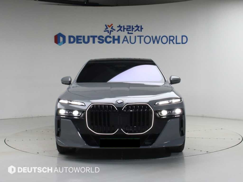 BMW 7-Series — photo 03