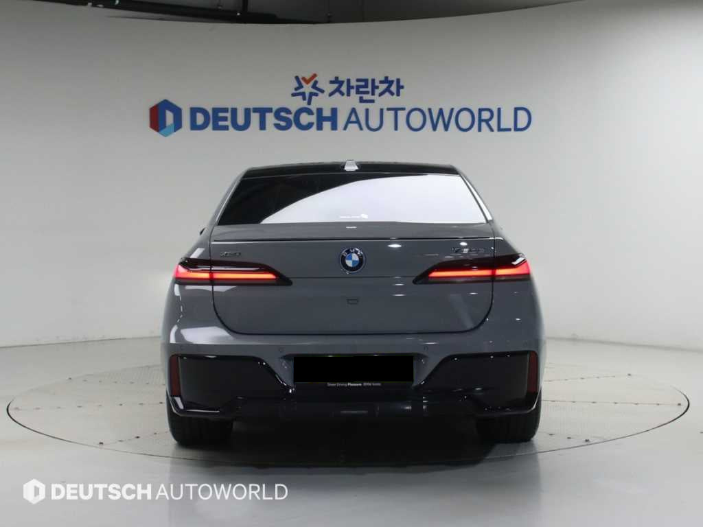 BMW 7-Series — photo 04
