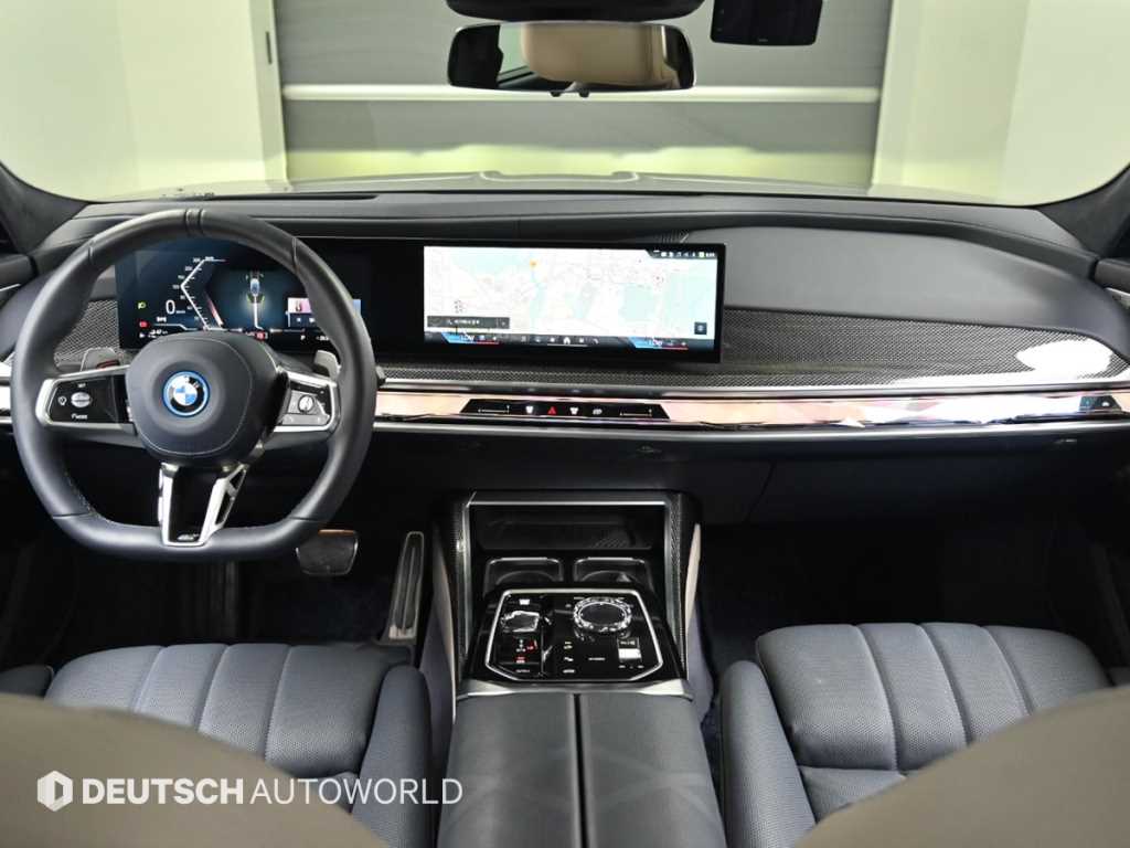 BMW 7-Series — photo 07