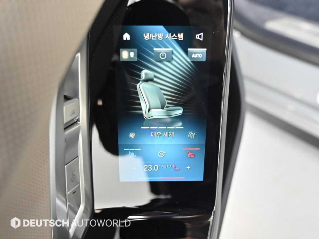 BMW 7-Series — photo 16