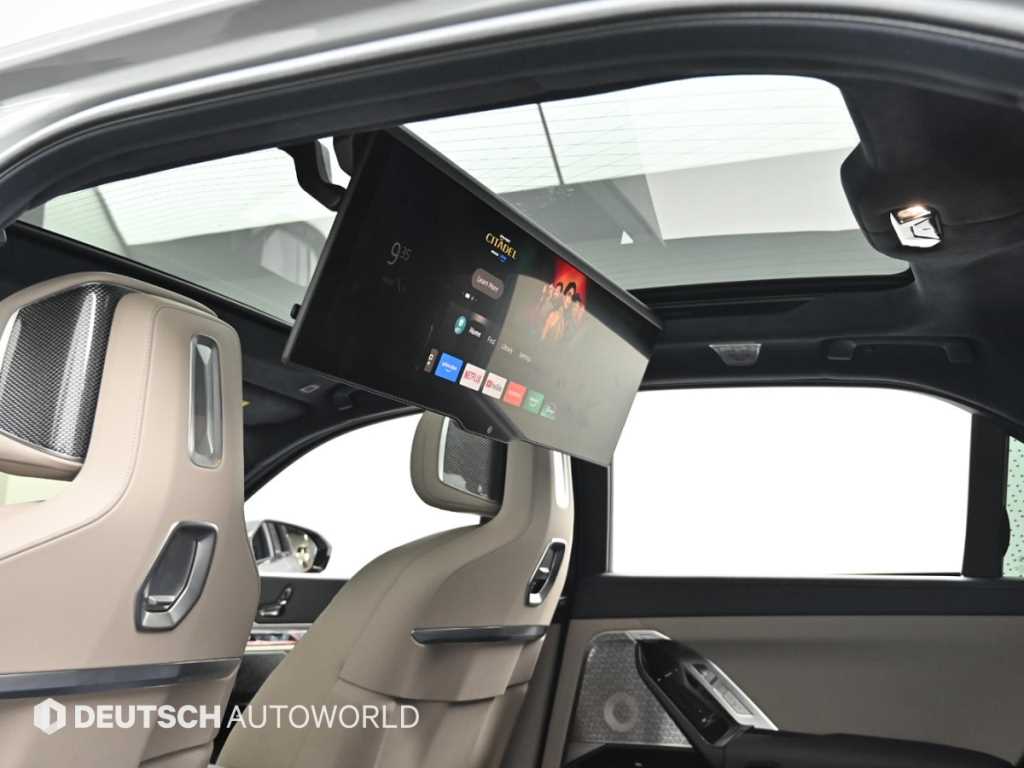 BMW 7-Series — photo 18