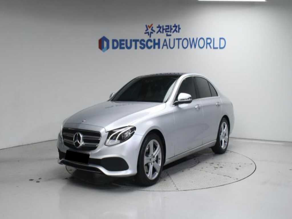 Mercedes-Benz E-Class — photo 01