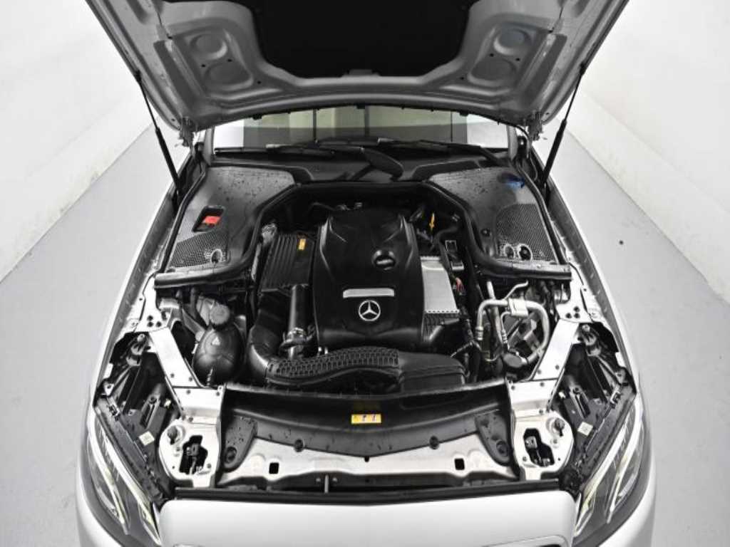 Mercedes-Benz E-Class — photo 06