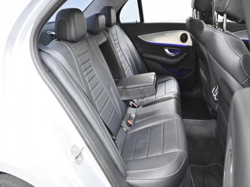 Mercedes-Benz E-Class — photo 12