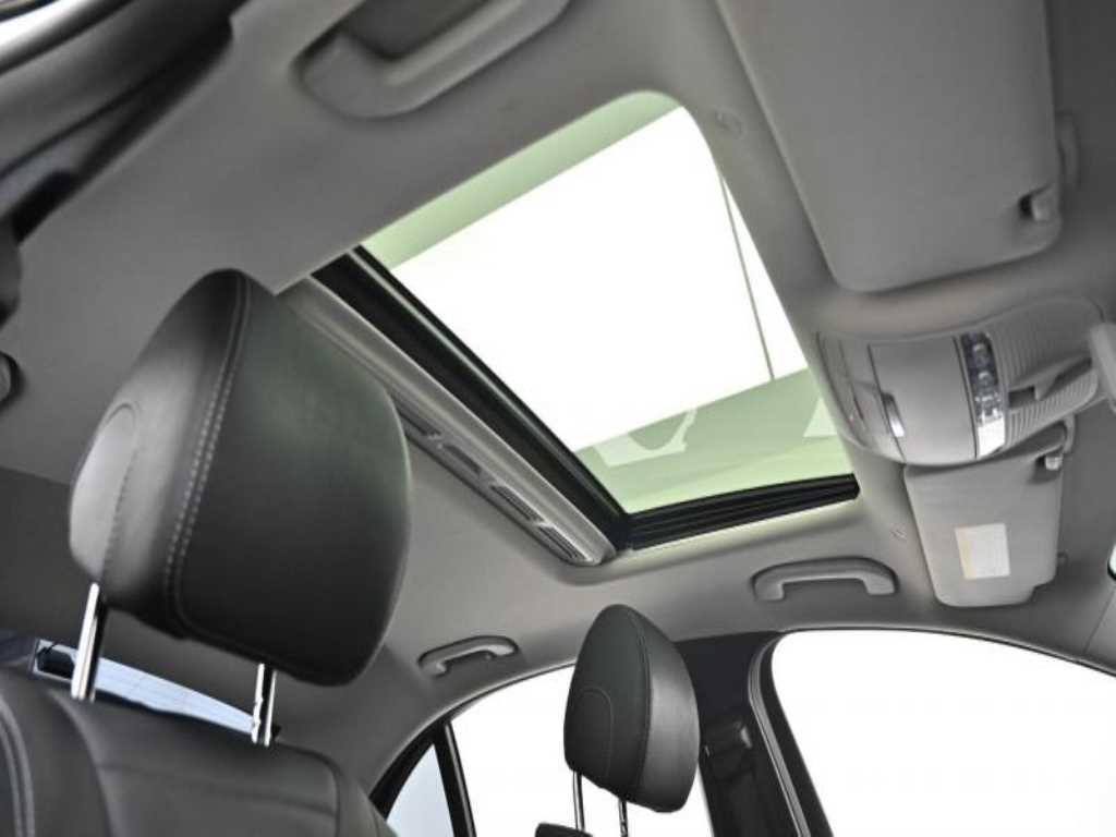 Mercedes-Benz E-Class — photo 19