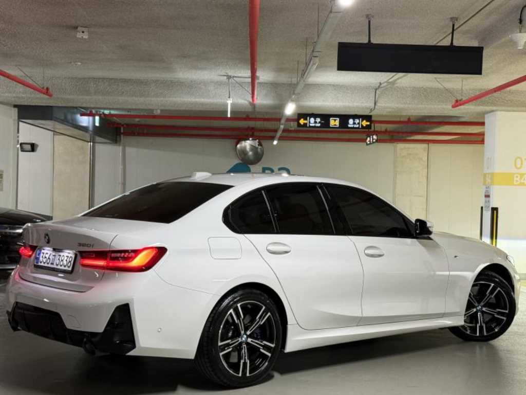 BMW 3-Series — photo 02