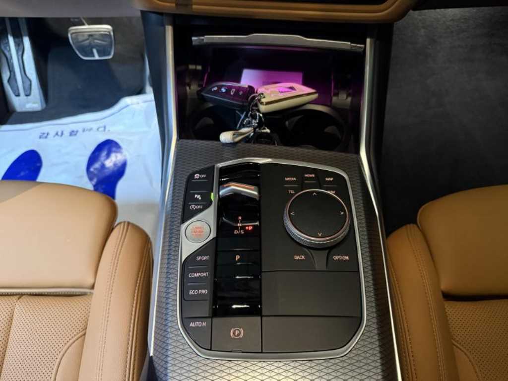BMW 3-Series — photo 16