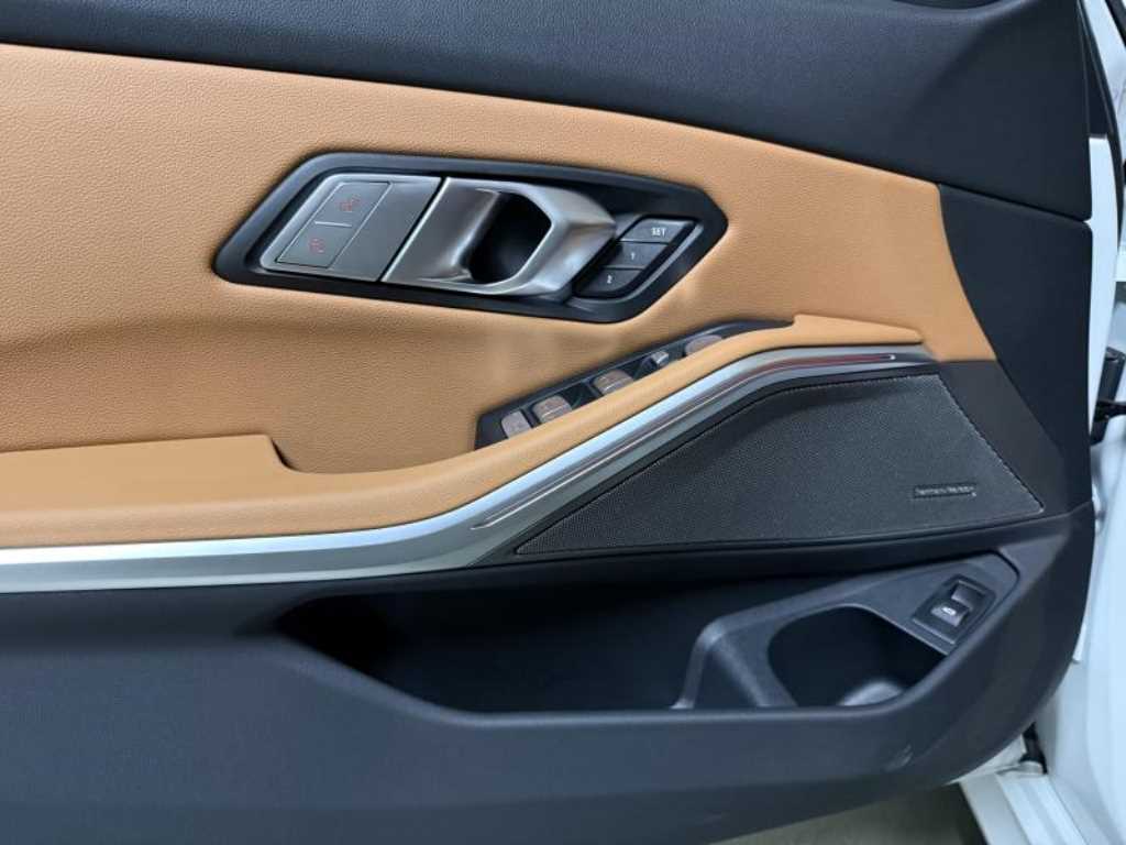 BMW 3-Series — photo 18
