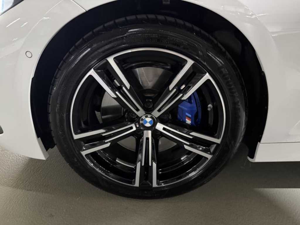 BMW 3-Series — photo 19