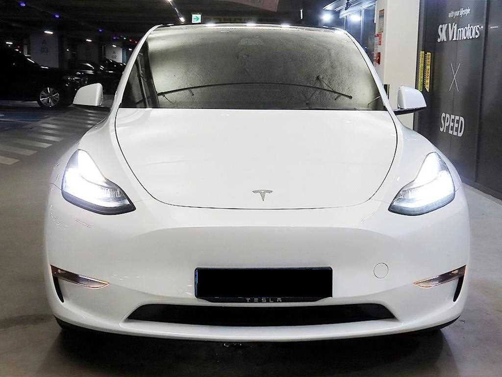 Tesla Model Y — photo 02