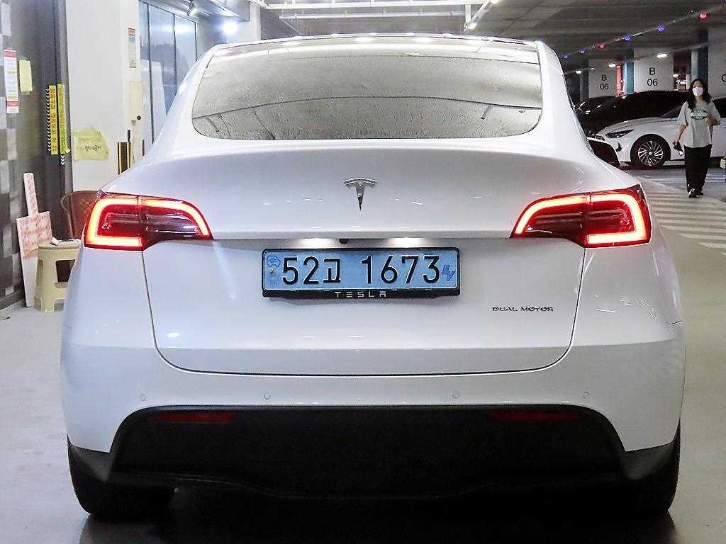 Tesla Model Y — photo 05