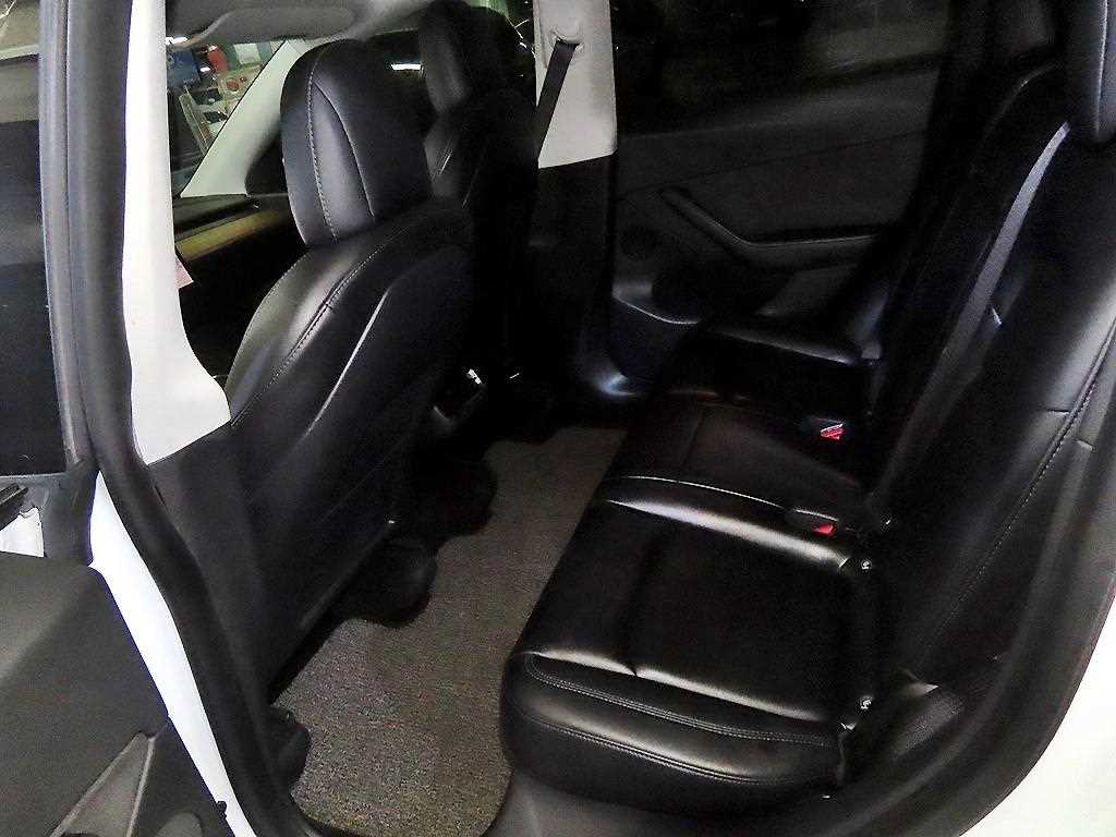 Tesla Model Y — photo 07