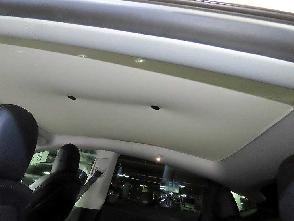 Tesla Model Y — photo 17