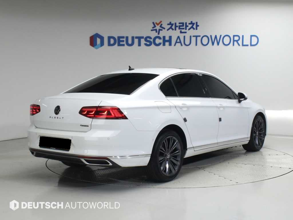 Volkswagen Passat — photo 02
