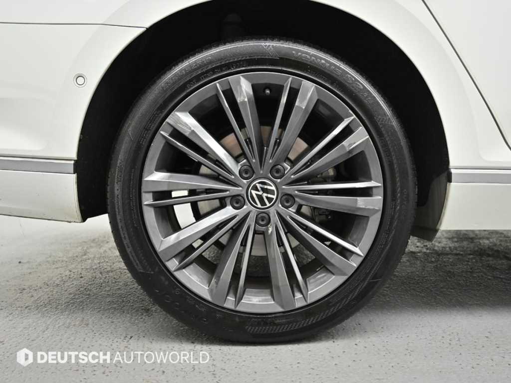 Volkswagen Passat — photo 05