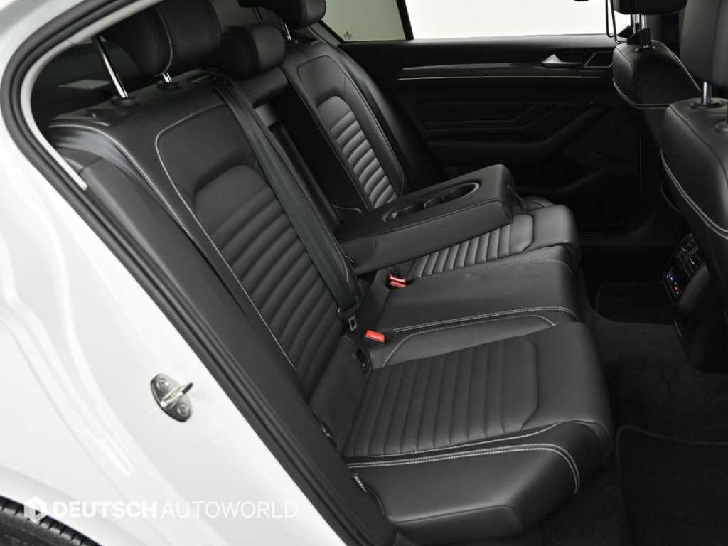 Volkswagen Passat — photo 12