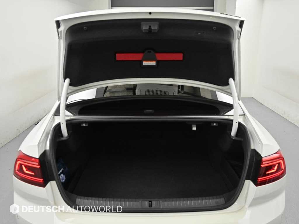 Volkswagen Passat — photo 19