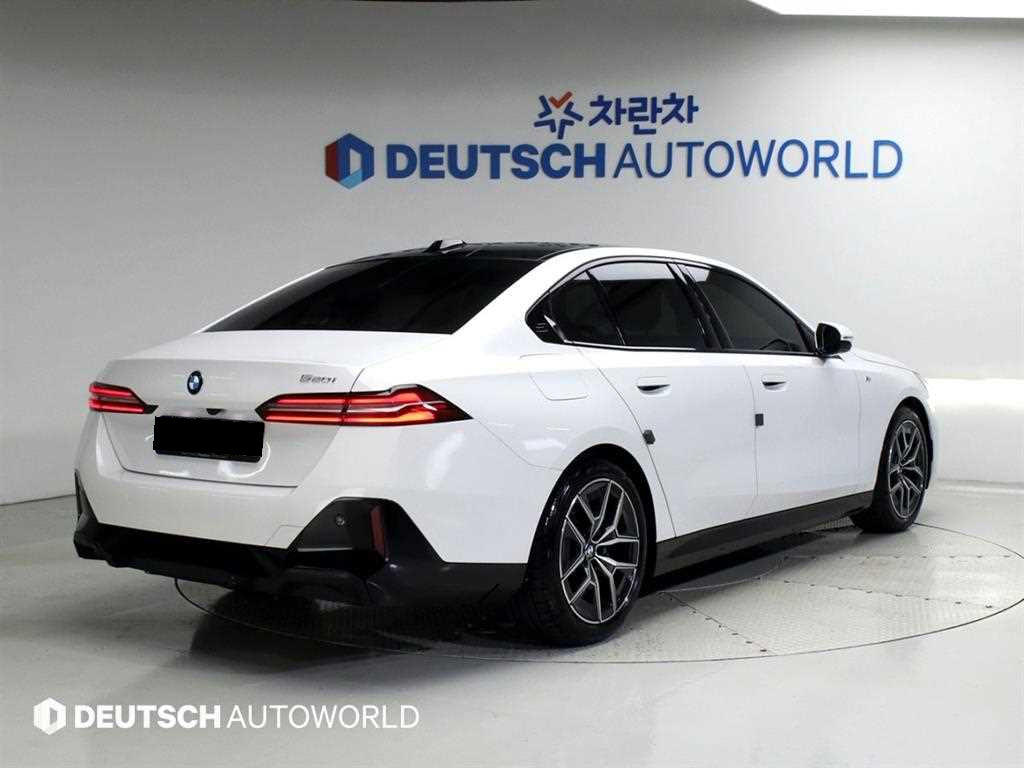 BMW 5-Series — photo 02