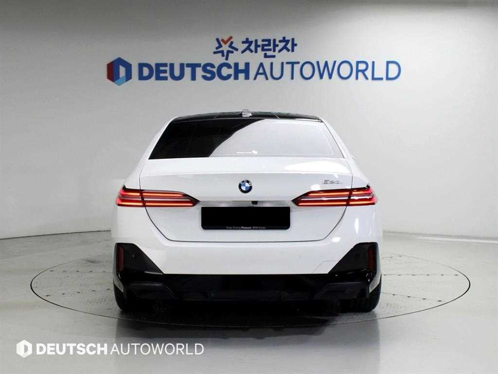 BMW 5-Series — photo 04