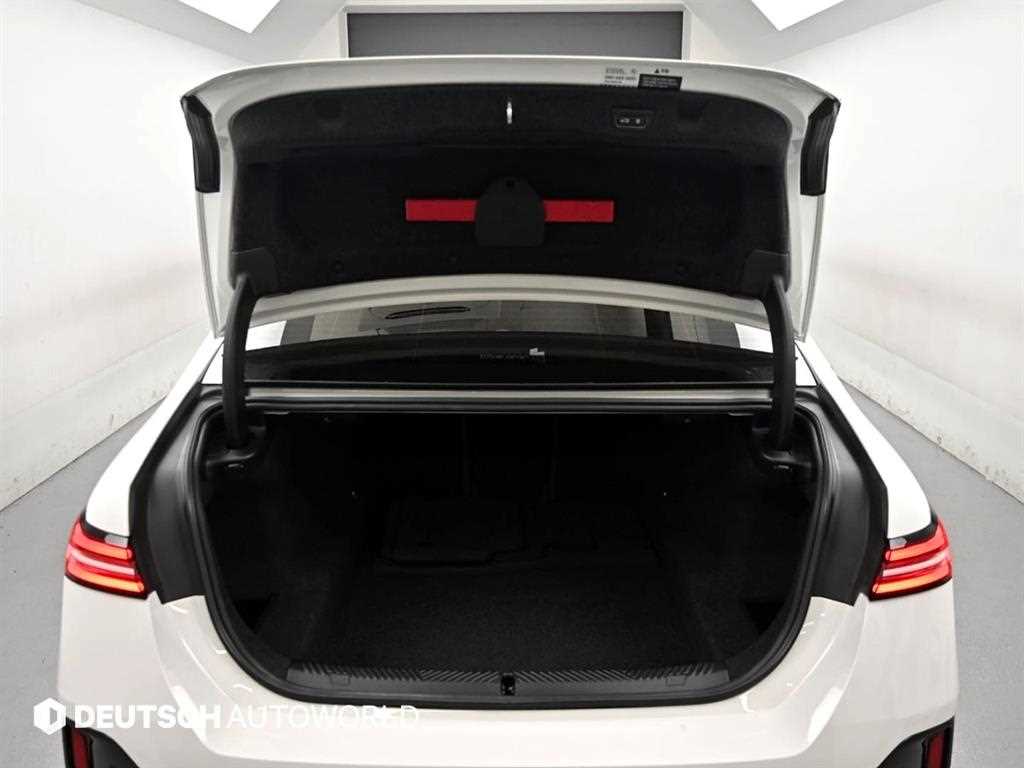 BMW 5-Series — photo 05