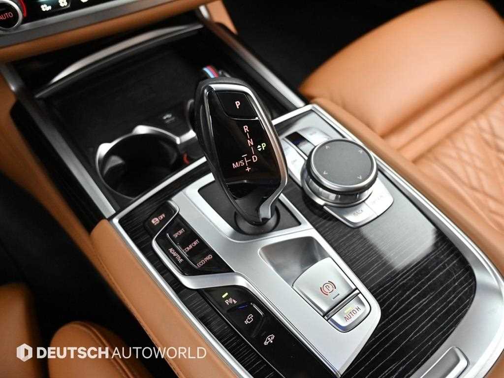 BMW 7-Series — photo 09
