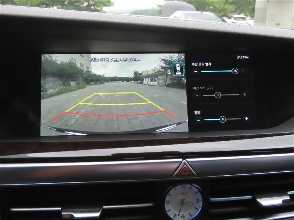 Genesis G90 — photo 10