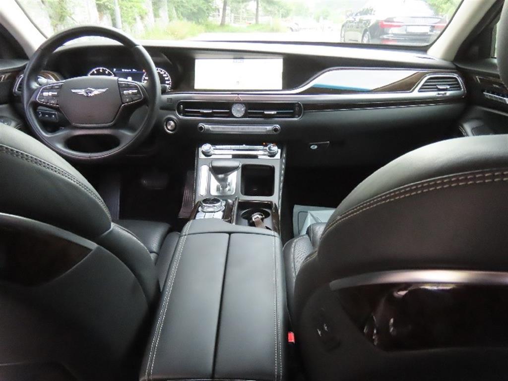 Genesis G90 — photo 15