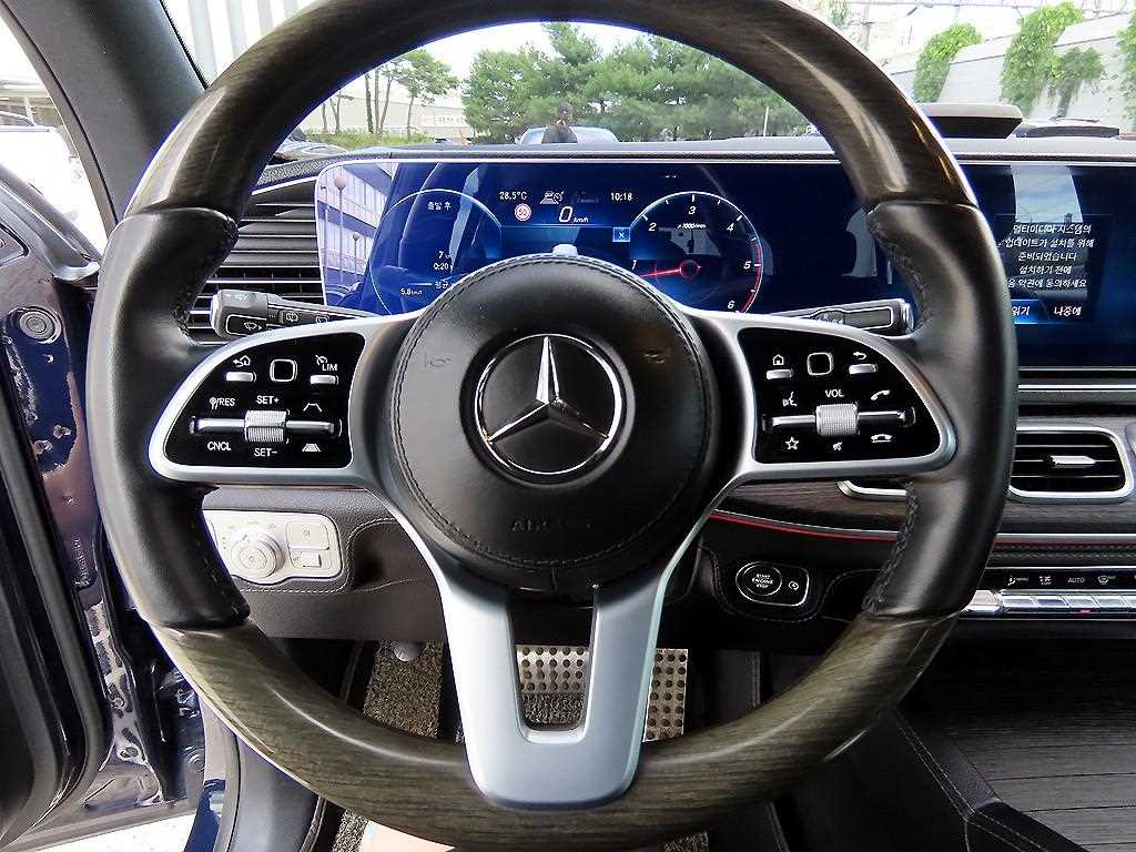 Mercedes-Benz GLS-Class — photo 08