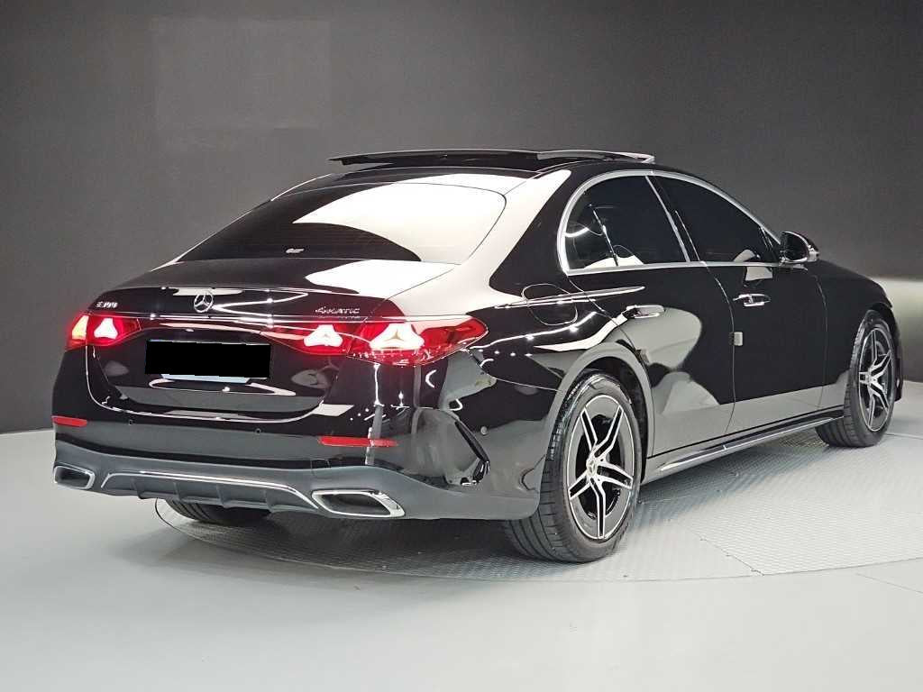 Mercedes-Benz E-Class — photo 04