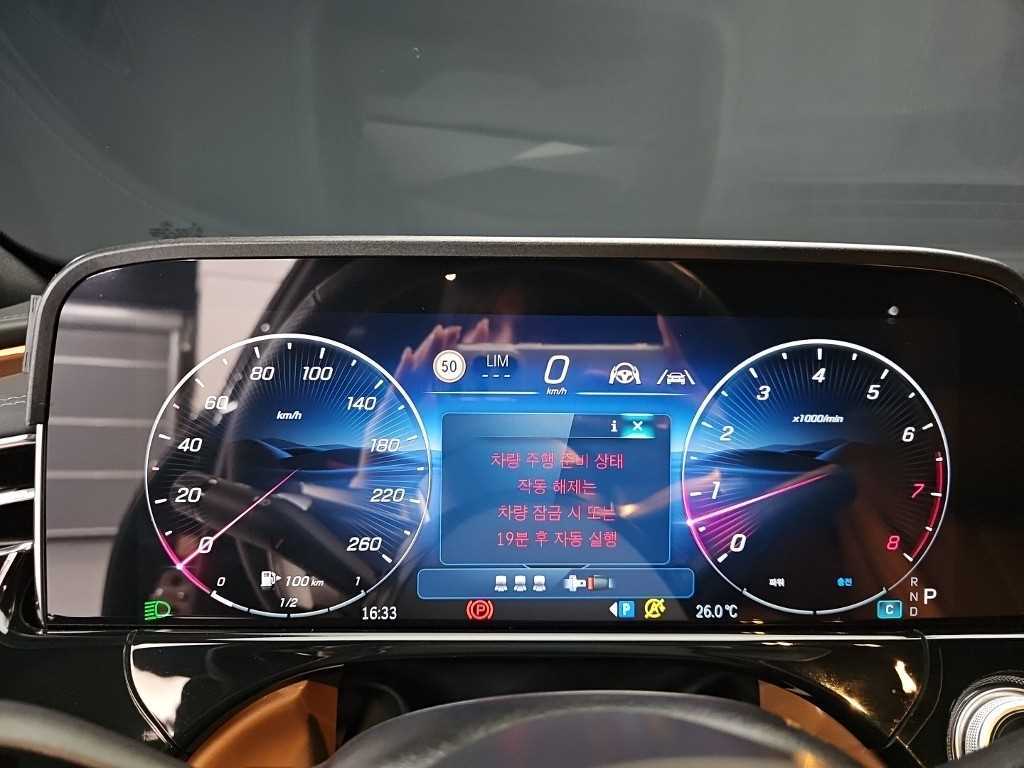 Mercedes-Benz E-Class — photo 06