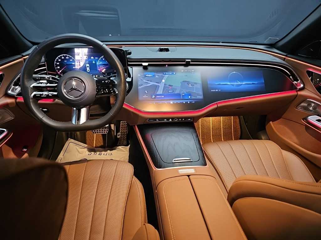 Mercedes-Benz E-Class — photo 07