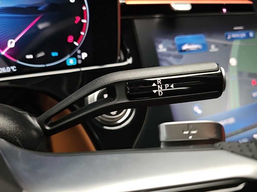 Mercedes-Benz E-Class — photo 08
