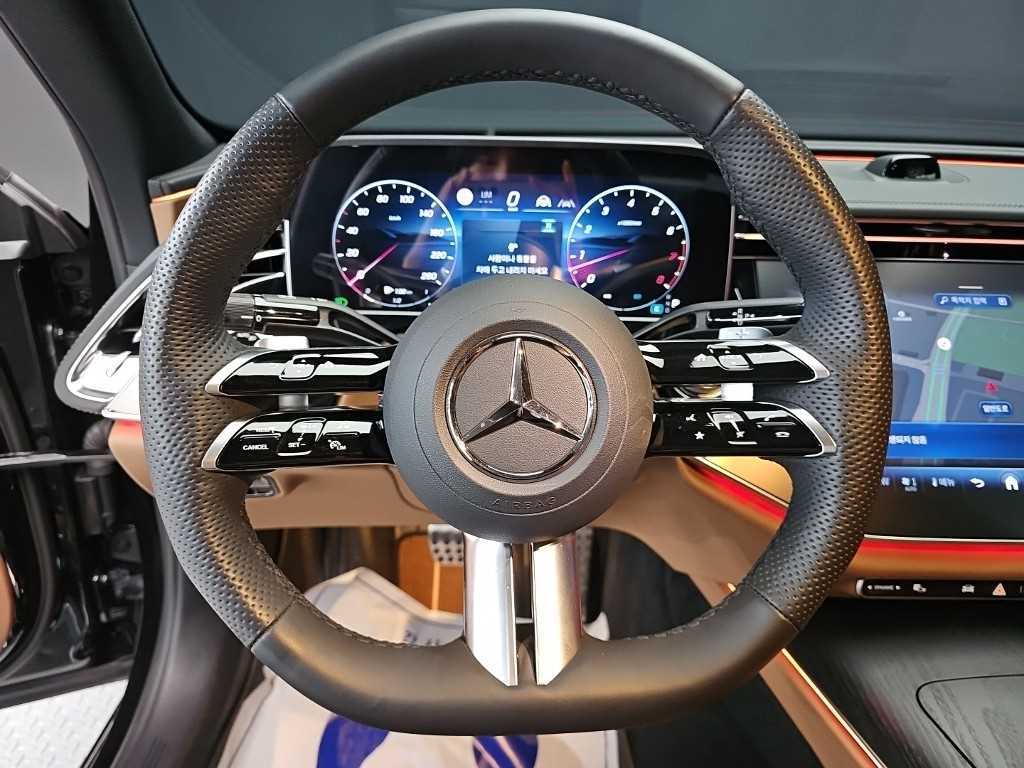 Mercedes-Benz E-Class — photo 09