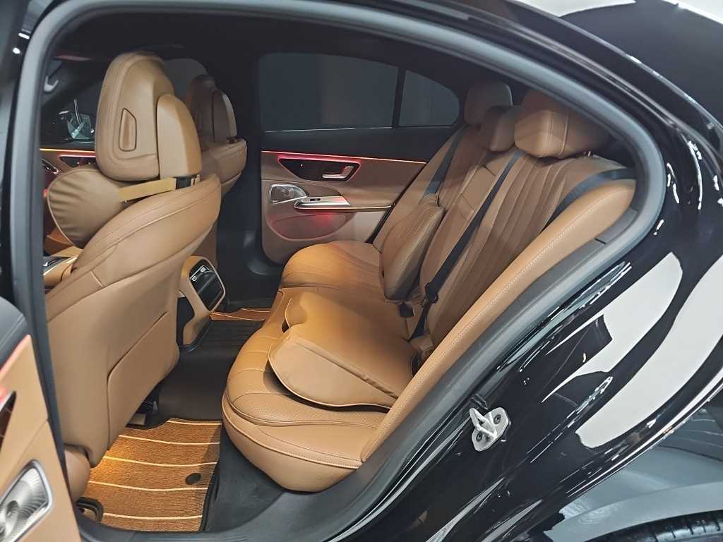 Mercedes-Benz E-Class — photo 12